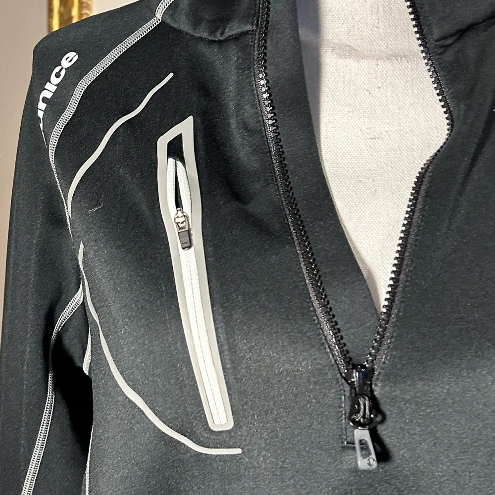 ❗️SOLD❗️Sunice Womans Sports Lightweight Quarterzip Pullover - Picture 5 of 12